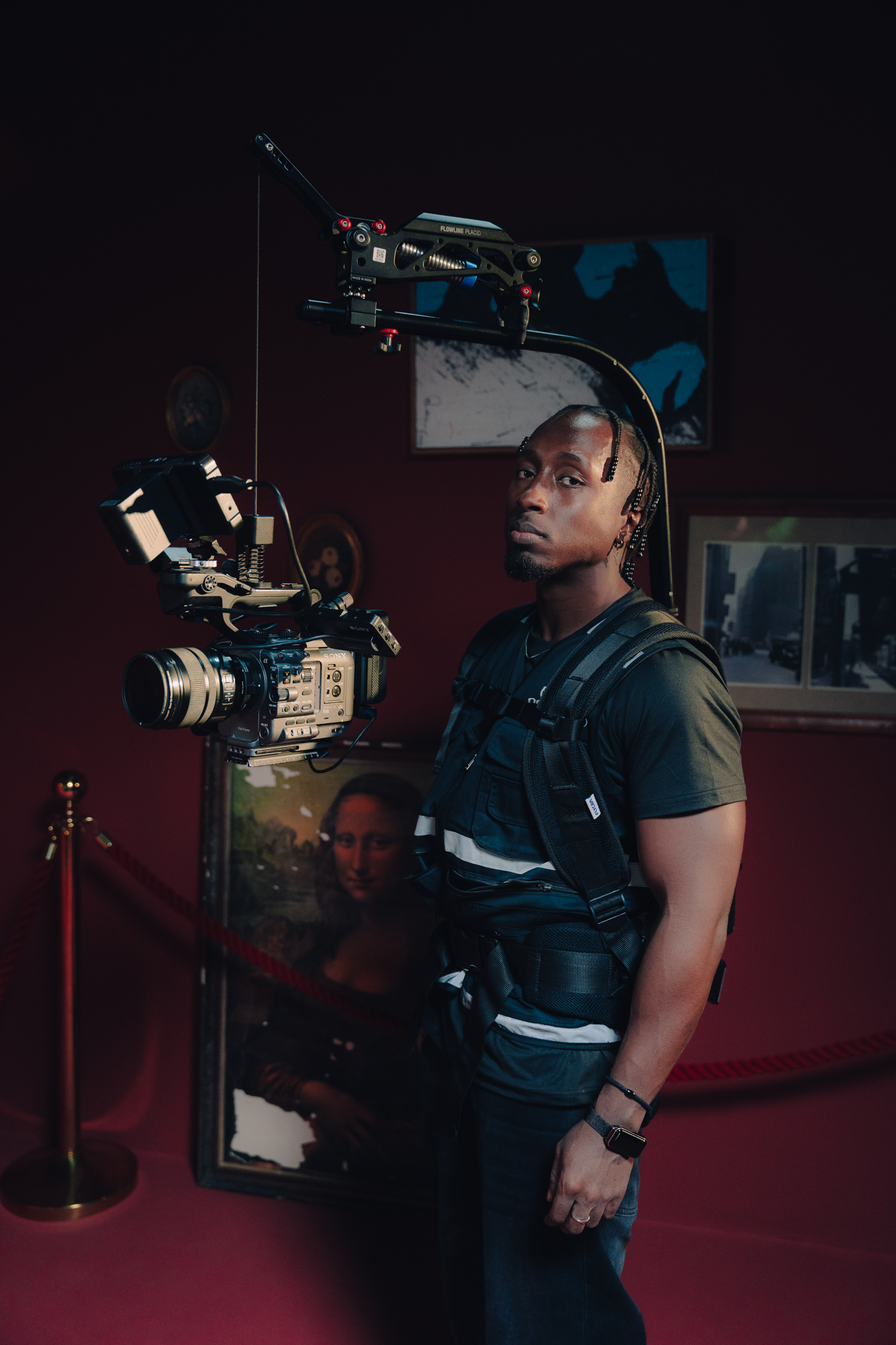 Sílvio Moreira operating a camera on a stabilizer